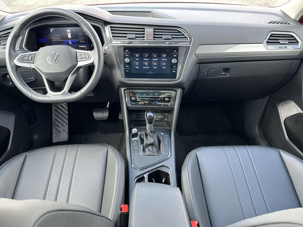Certified 2023 Volkswagen Tiguan SE w/ Panoramic Sunroof Package image 15