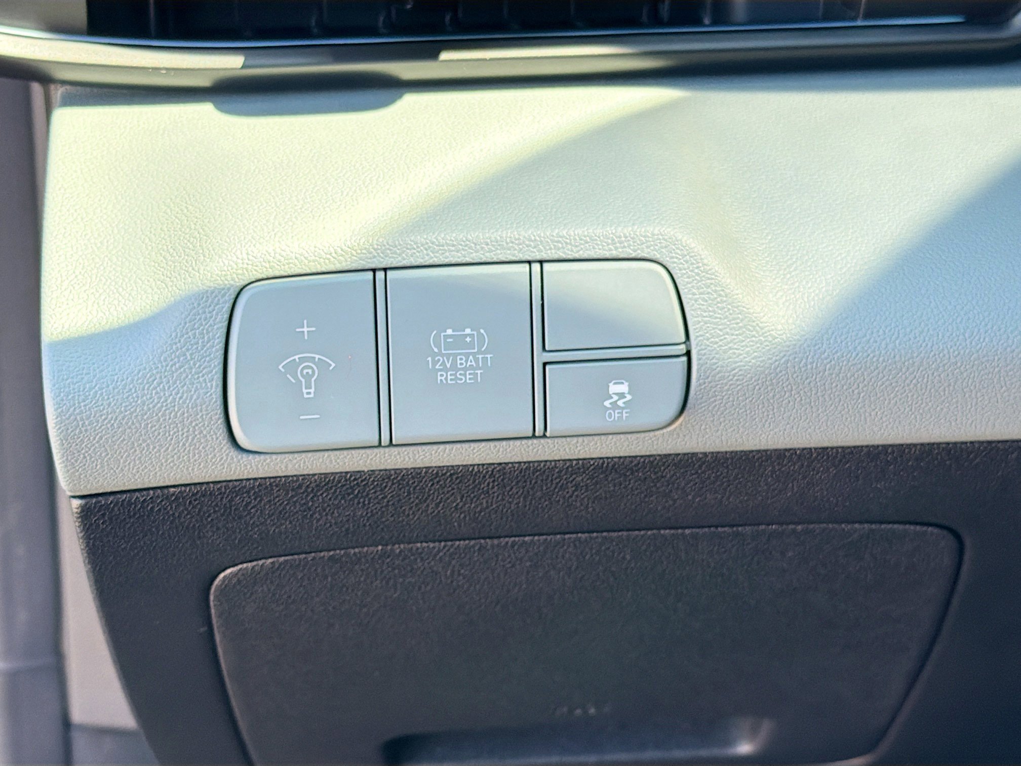 Used 2025 Hyundai Elantra Limited image 31