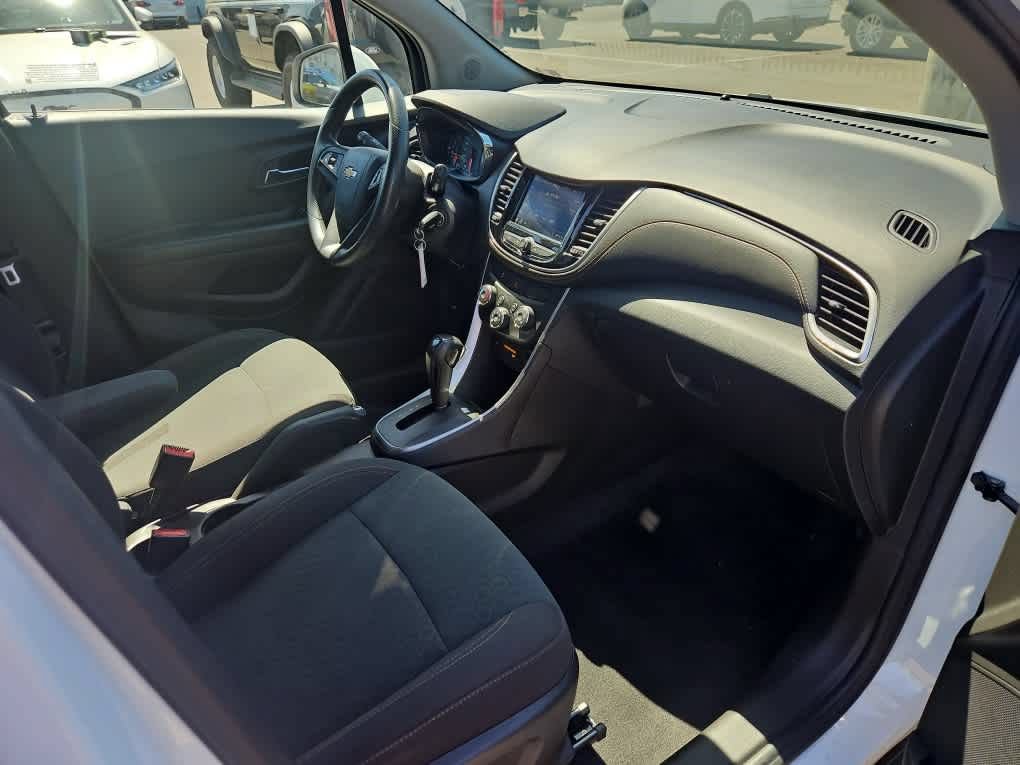 Used 2022 Chevrolet Trax LS w/ Tint and Cruise Package AWD/4WD image 13