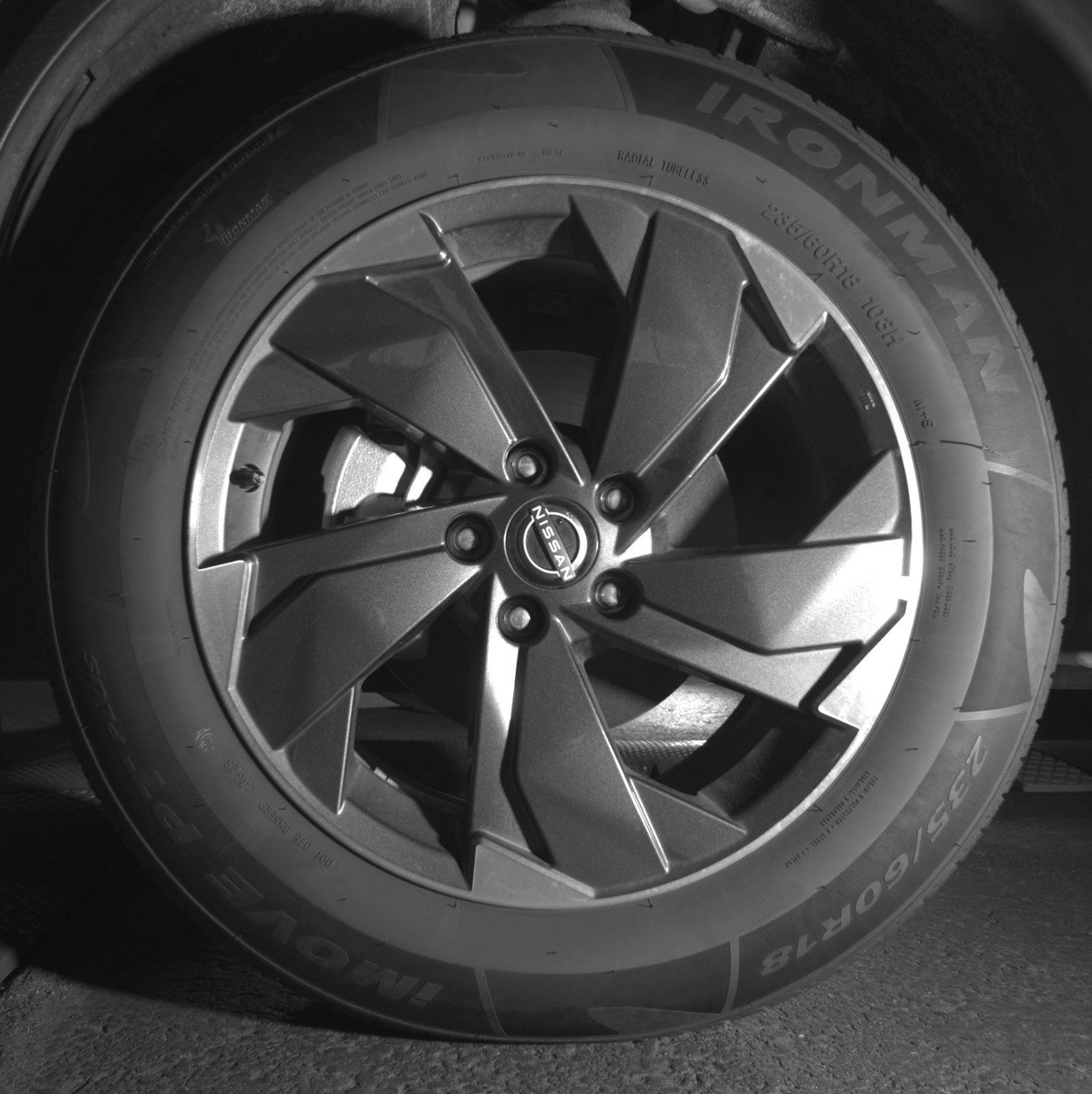 Used 2025 Nissan Rogue SV image 12