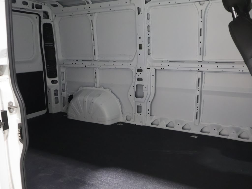 Used 2025 RAM ProMaster 2500 w/ Premium Convenience Group FWD image 17