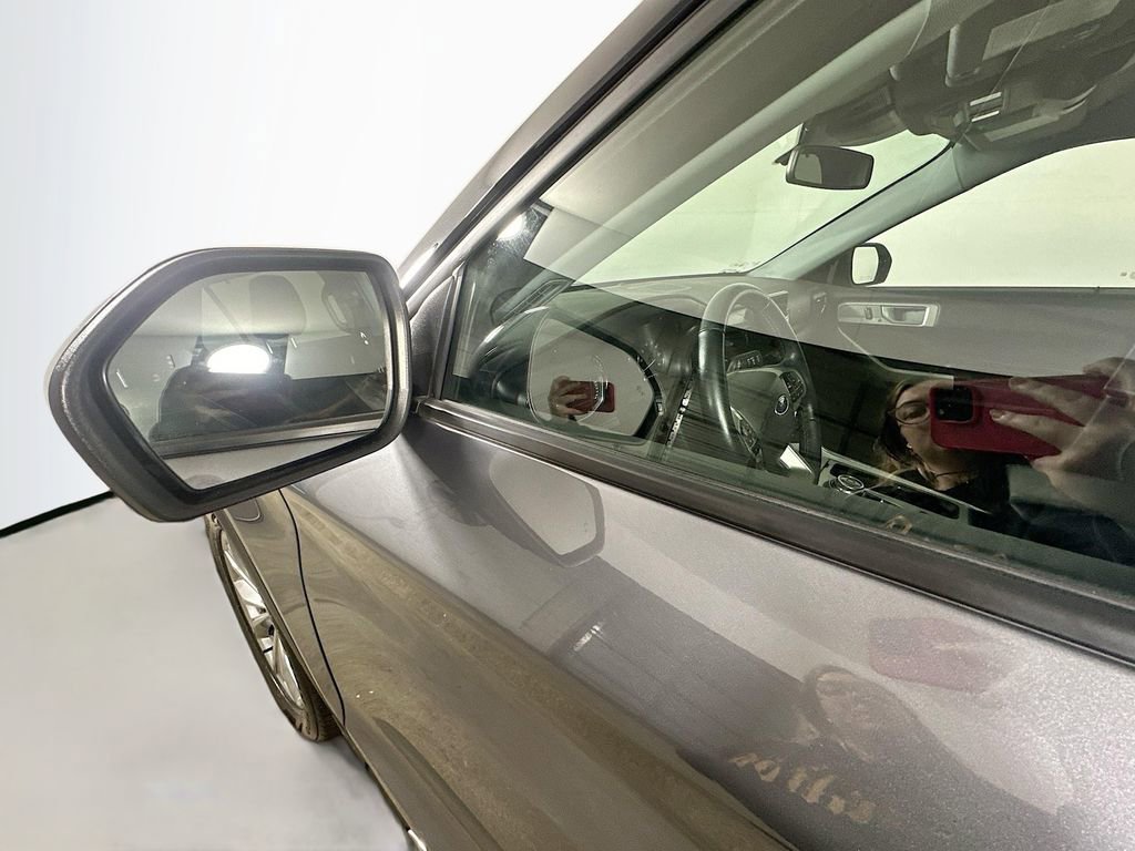 Used 2022 Ford Explorer Limited image 39