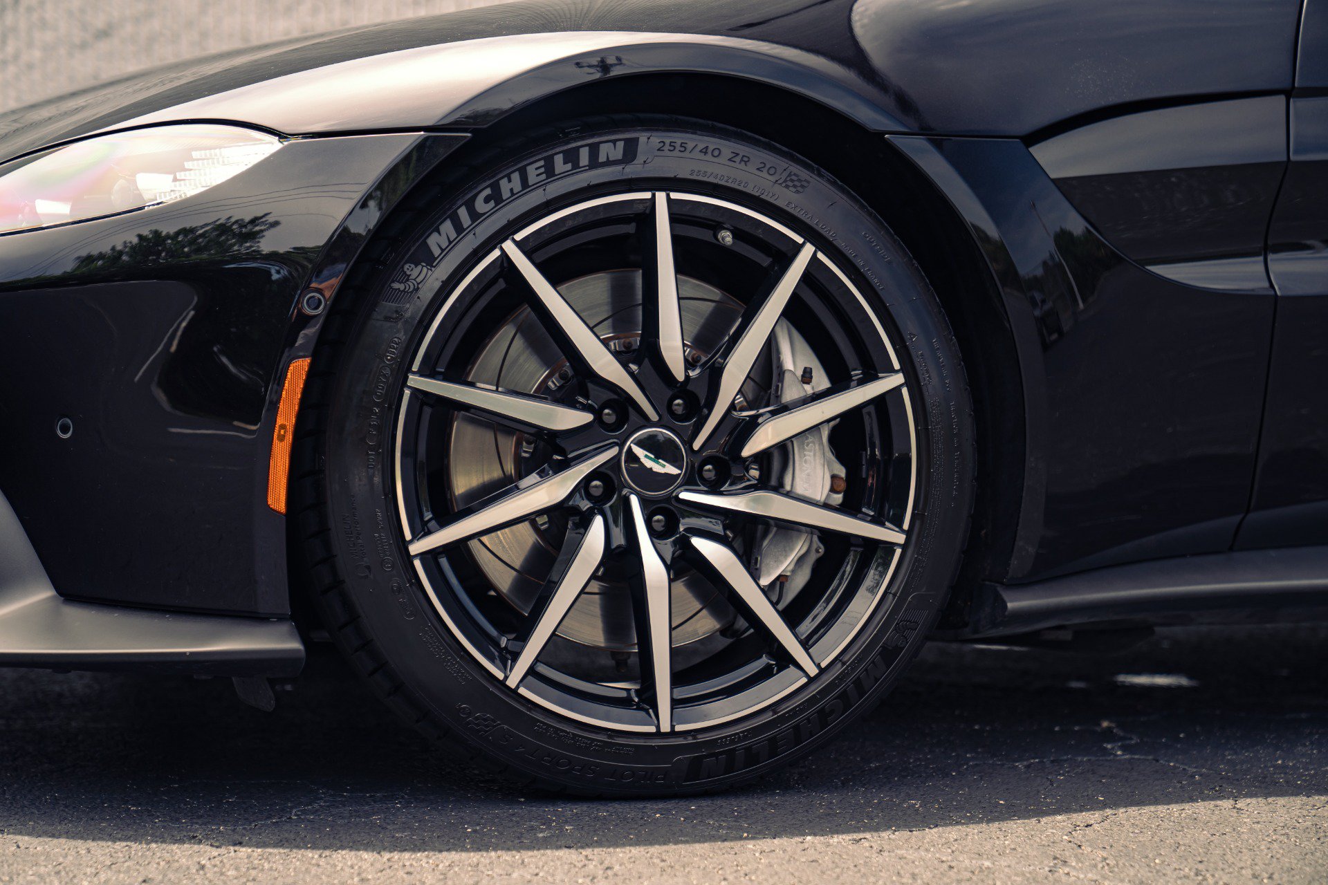 Used 2020 Aston Martin V8 Vantage Coupe RWD image 4