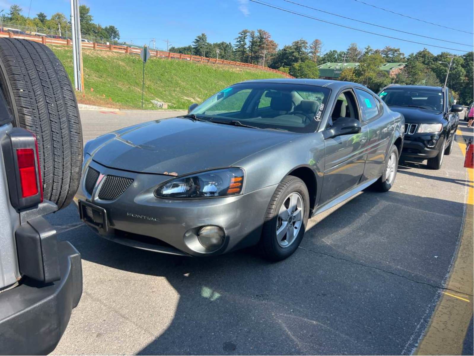 Used 2005 Pontiac Grand Prix w/ Drivers Package FWD image 1