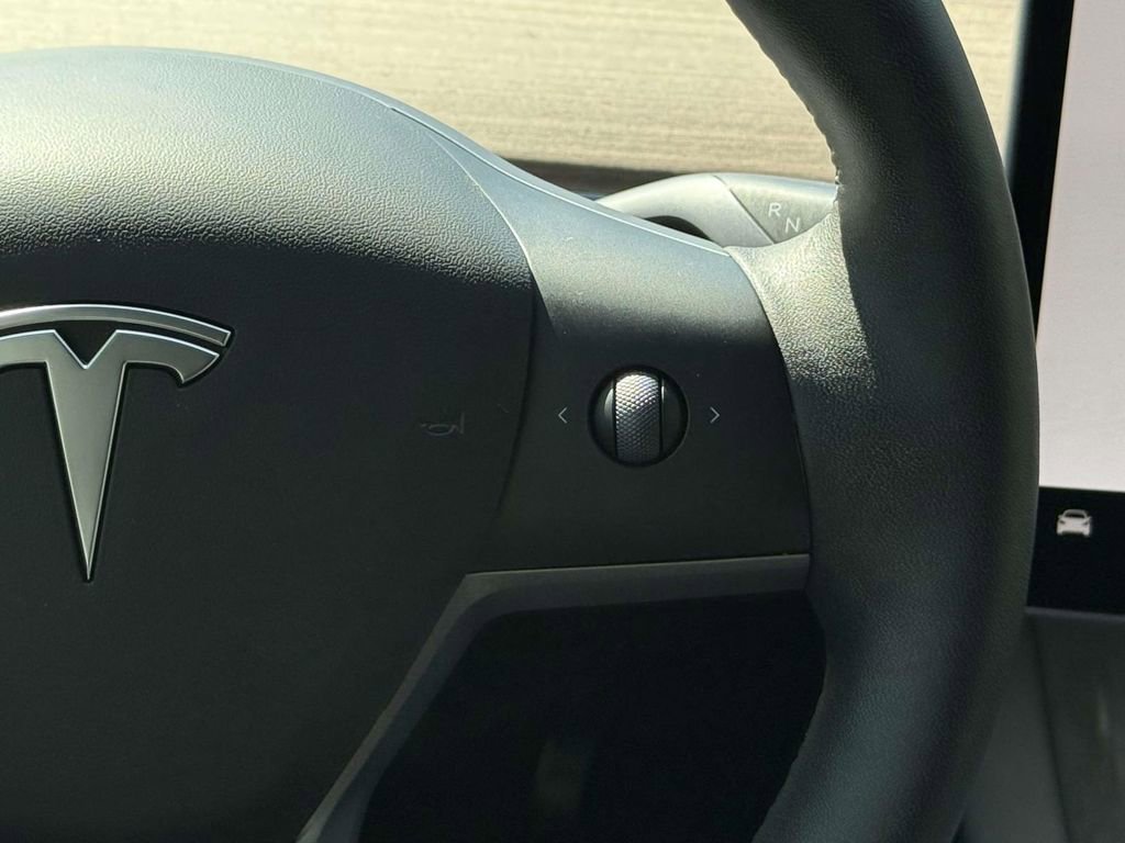 Used 2023 Tesla Model Y 2WD image 20