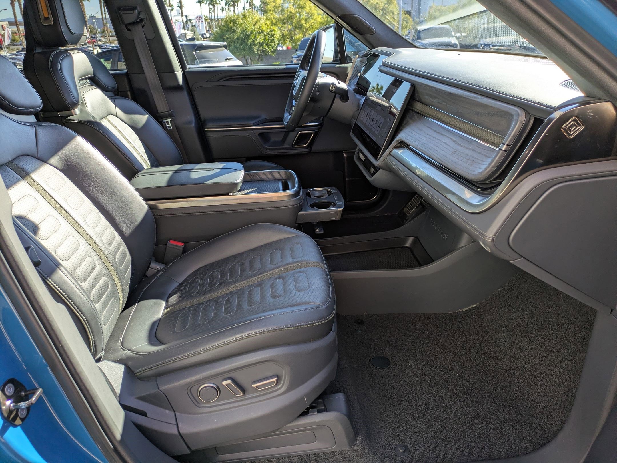 Used 2022 Rivian R1T Launch Edition image 17