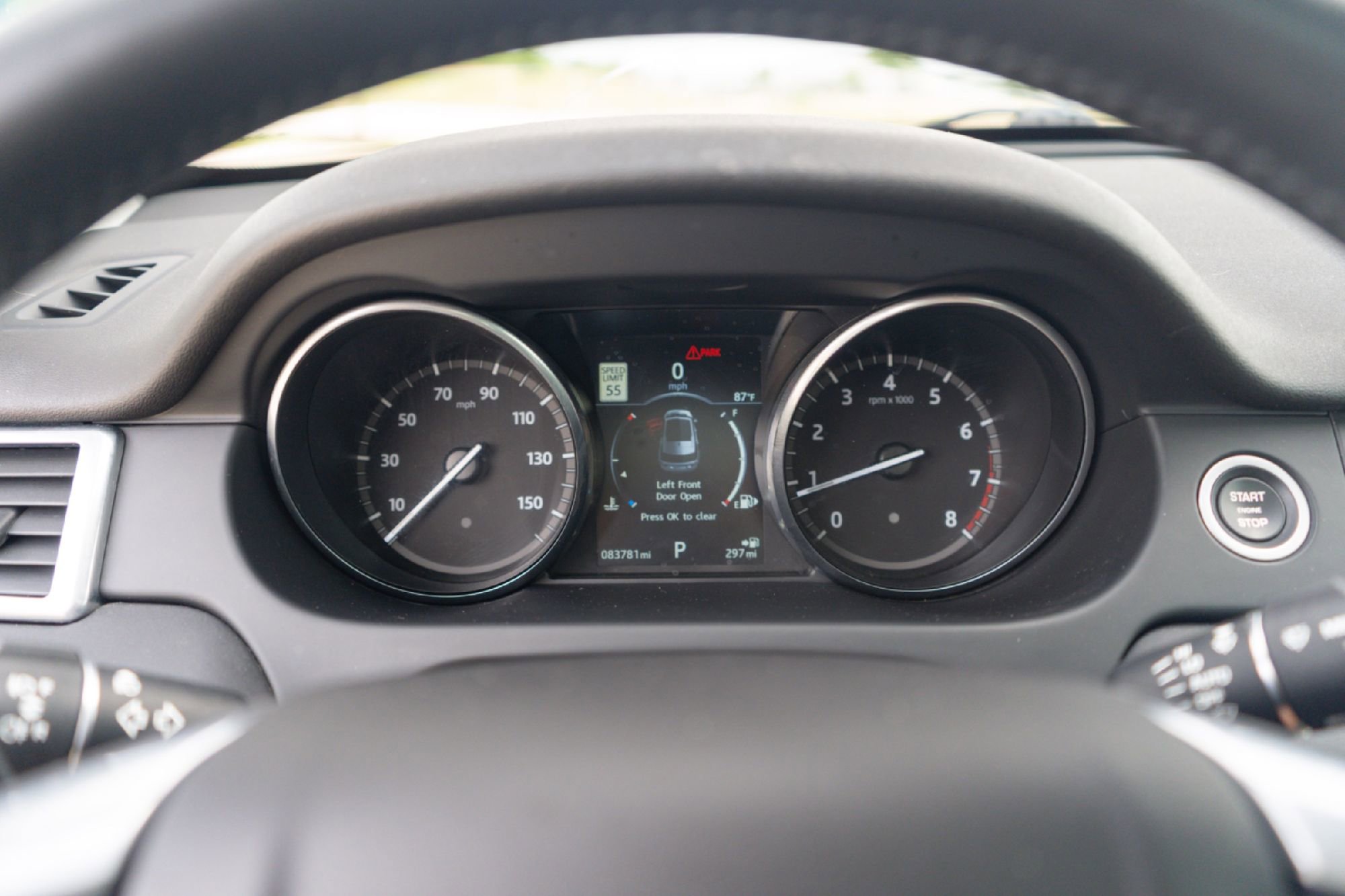 Used 2017 Land Rover Discovery Sport HSE image 13