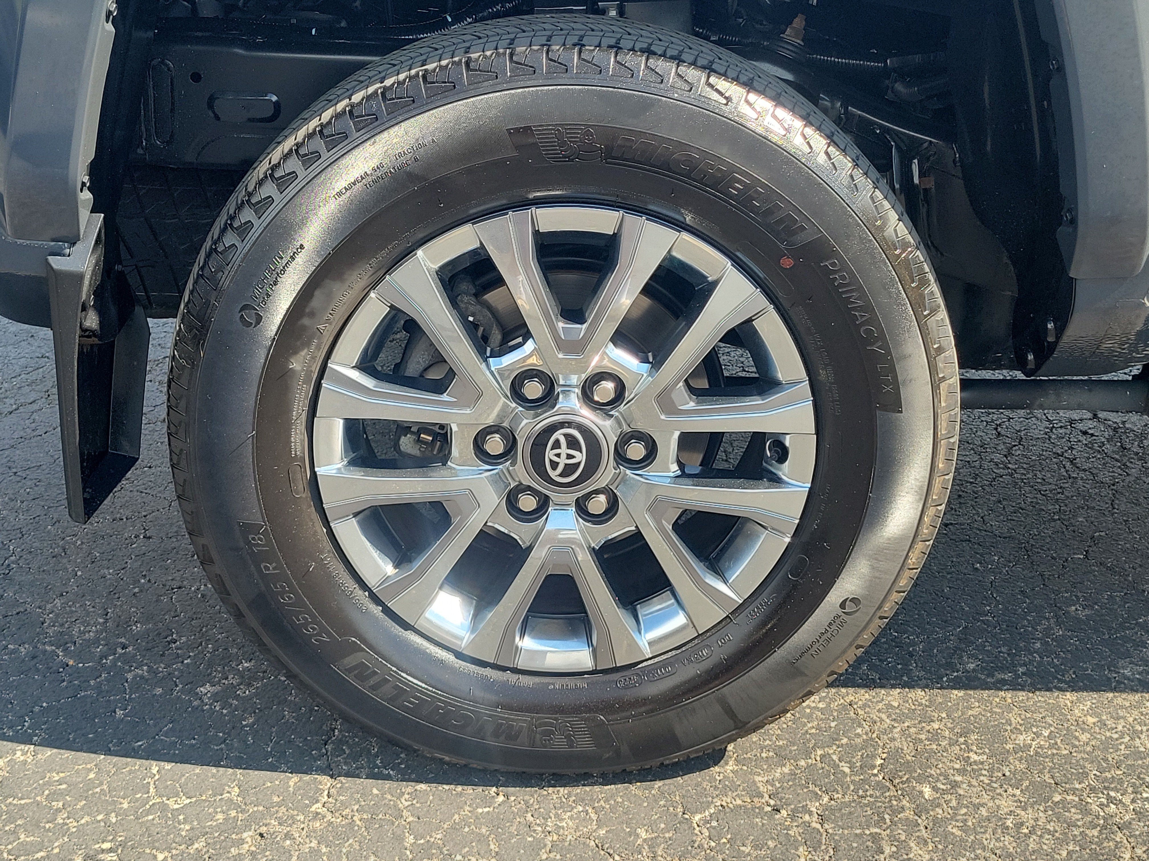 Used 2024 Toyota Tacoma Limited w/ Limited Package (LT) AWD/4WD image 5
