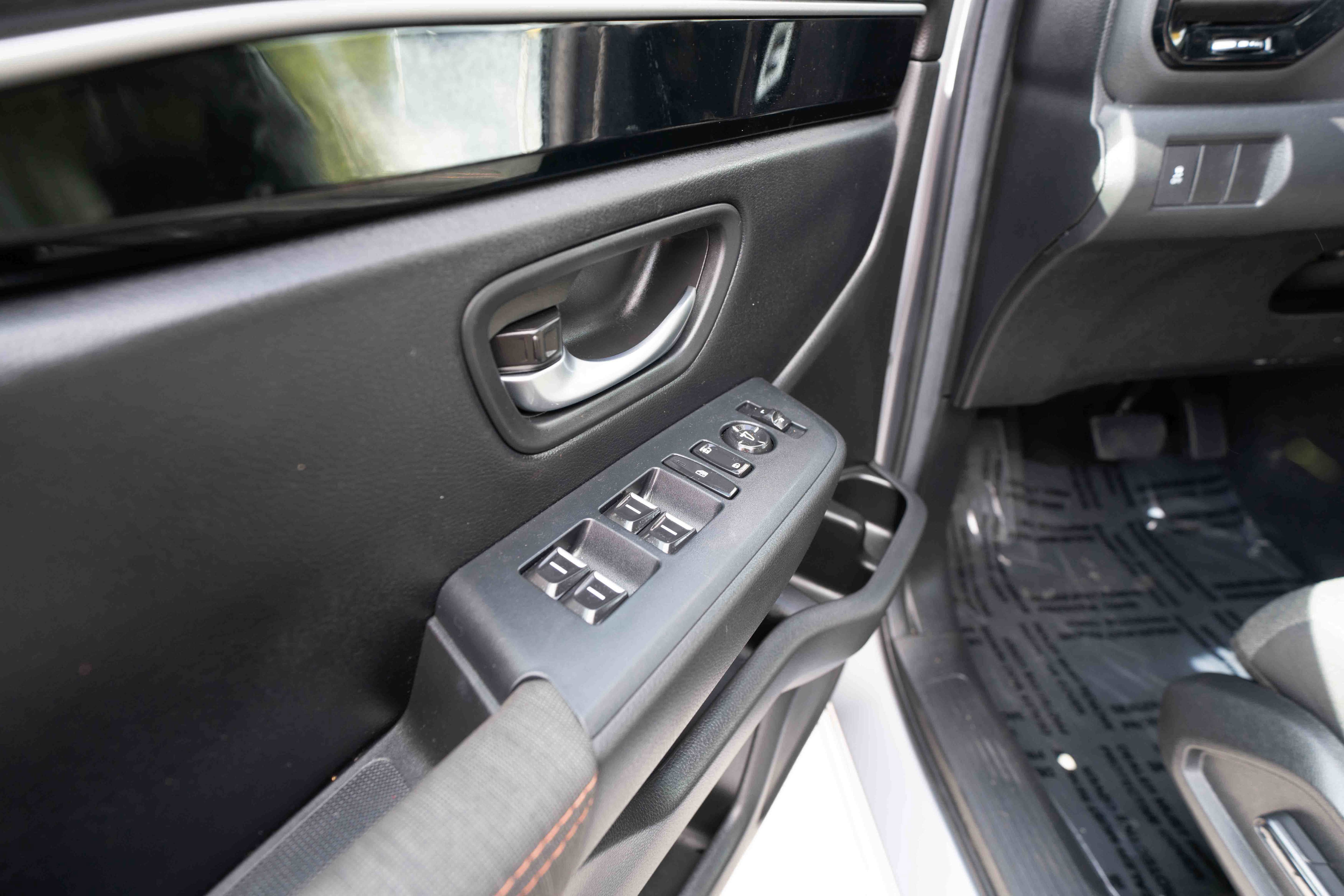 Used 2025 Honda Pilot Sport image 7