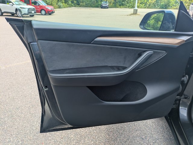 Used 2024 Tesla Model Y Long Range RWD image 18