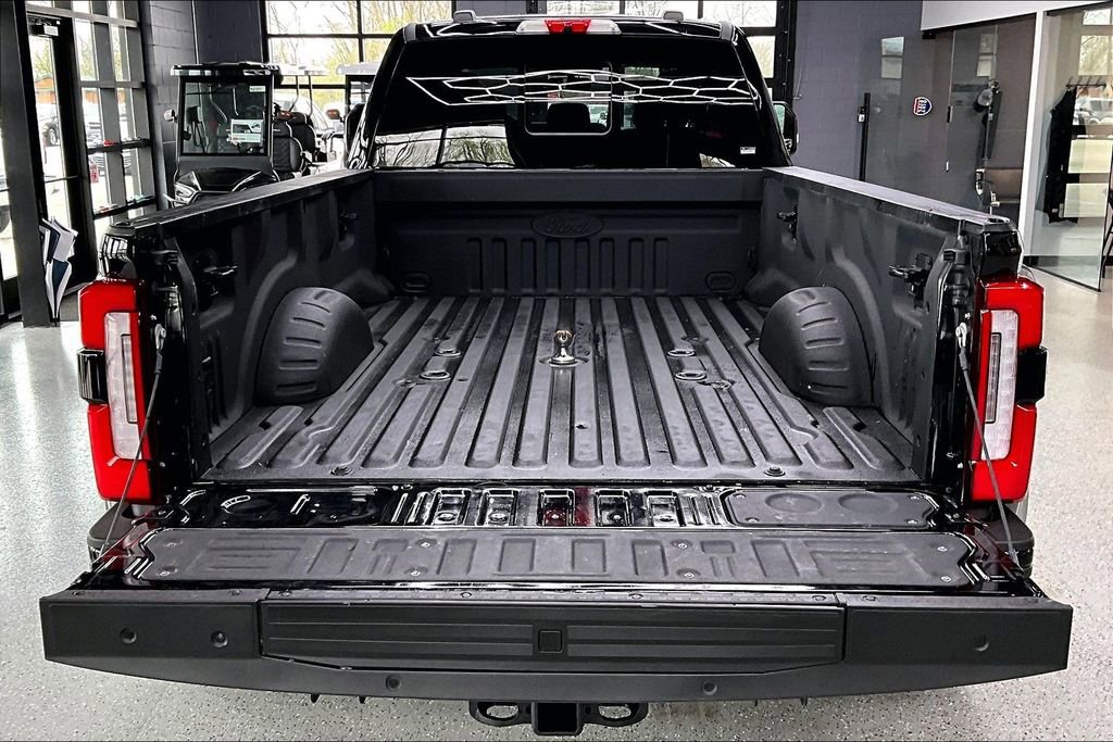 Used 2023 Ford F450 Platinum w/ FX4 Off-Road Package AWD/4WD image 24