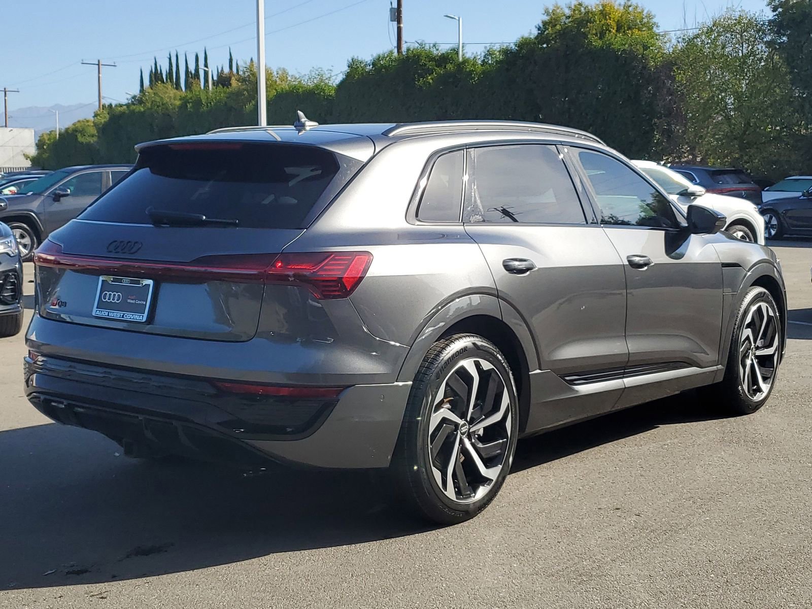 Used 2024 Audi Q8 e-tron Prestige w/ Prestige Package image 4