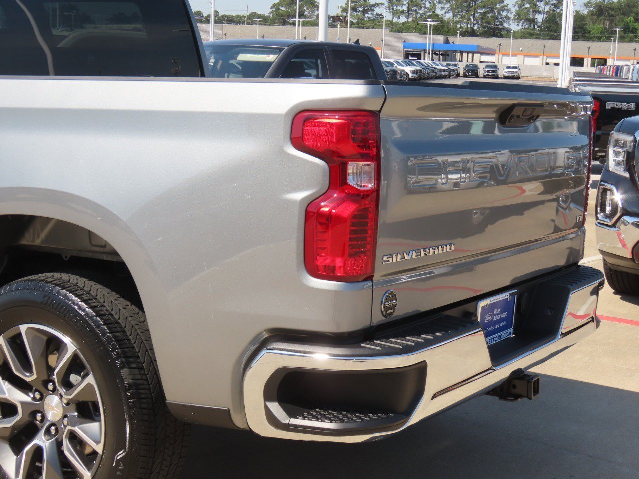 Used 2024 Chevrolet Silverado 1500 LT RWD image 13