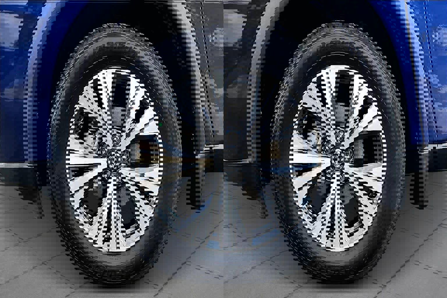 Used 2021 Nissan Rogue SV w/ Premium Package image 11