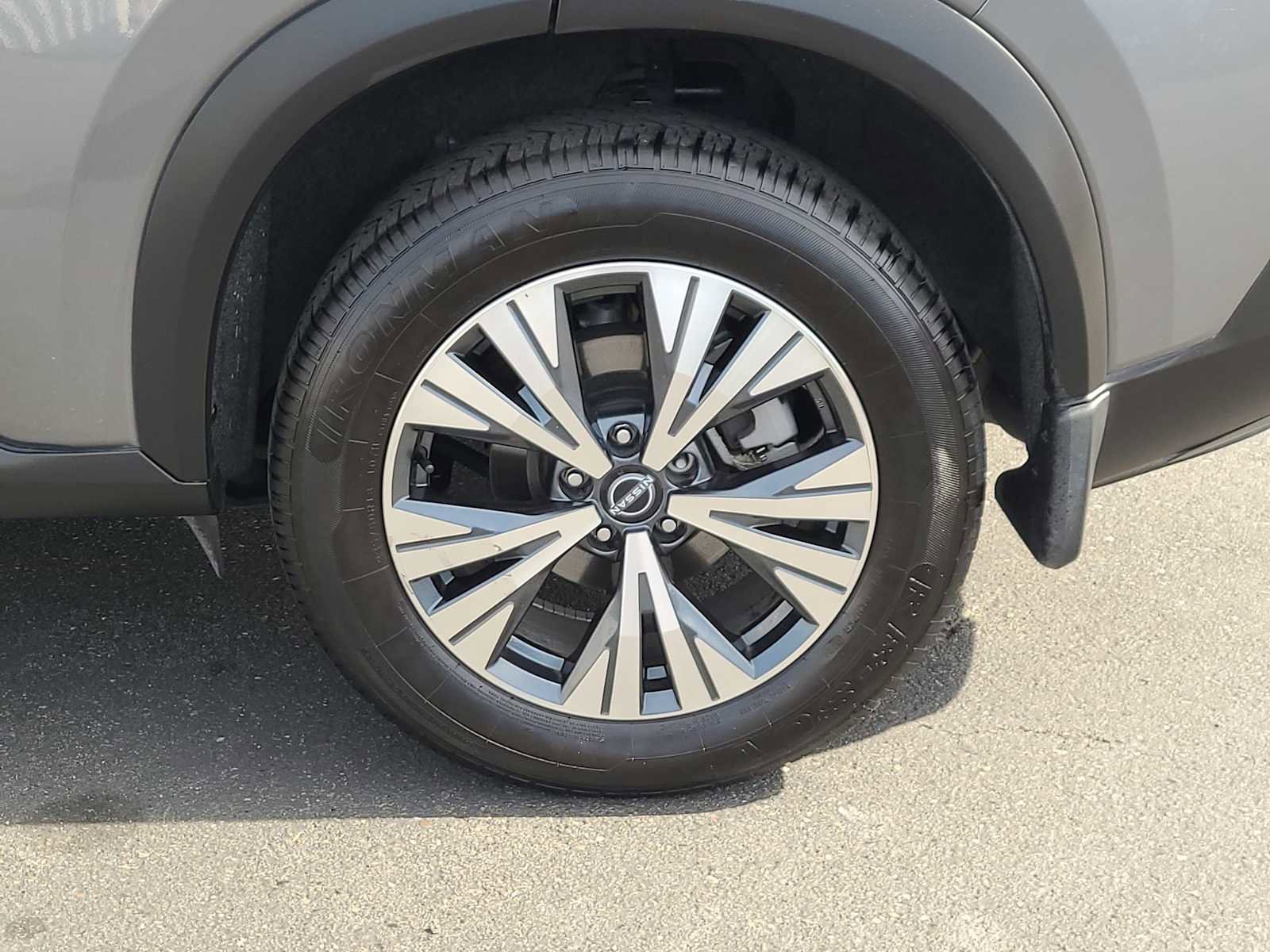 Used 2023 Nissan Rogue SV image 16