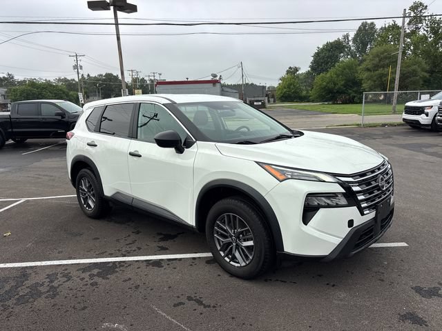 Used 2024 Nissan Rogue S FWD image 2