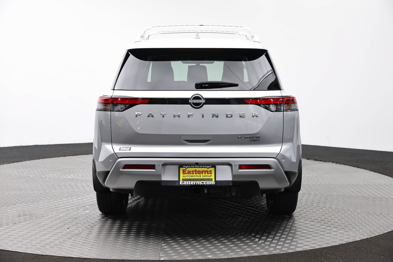 Used 2023 Nissan Pathfinder Platinum AWD/4WD image 6