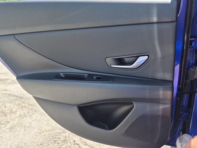 Used 2025 Hyundai Elantra SEL FWD image 27