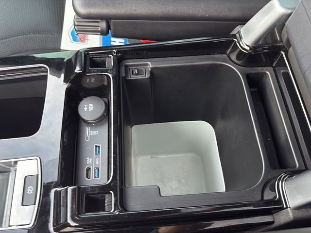 Used 2017 Land Rover Discovery HSE image 18