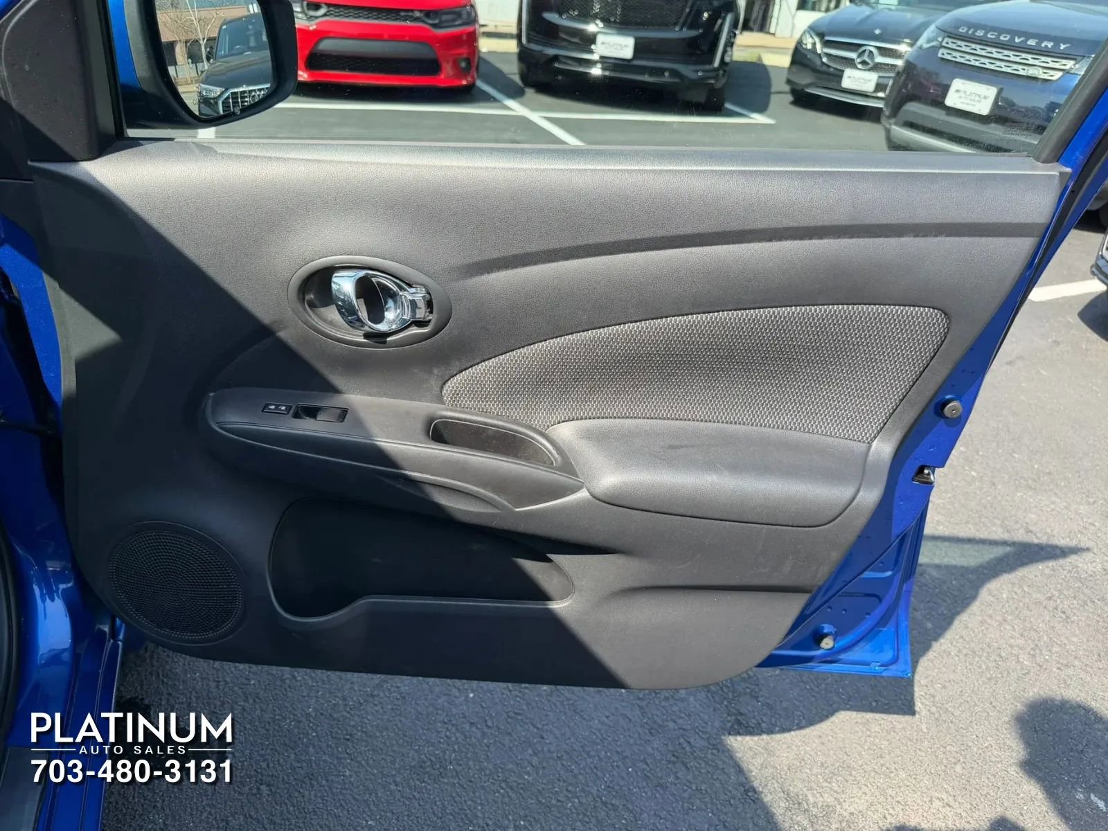 Used 2015 Nissan Versa SV FWD image 17