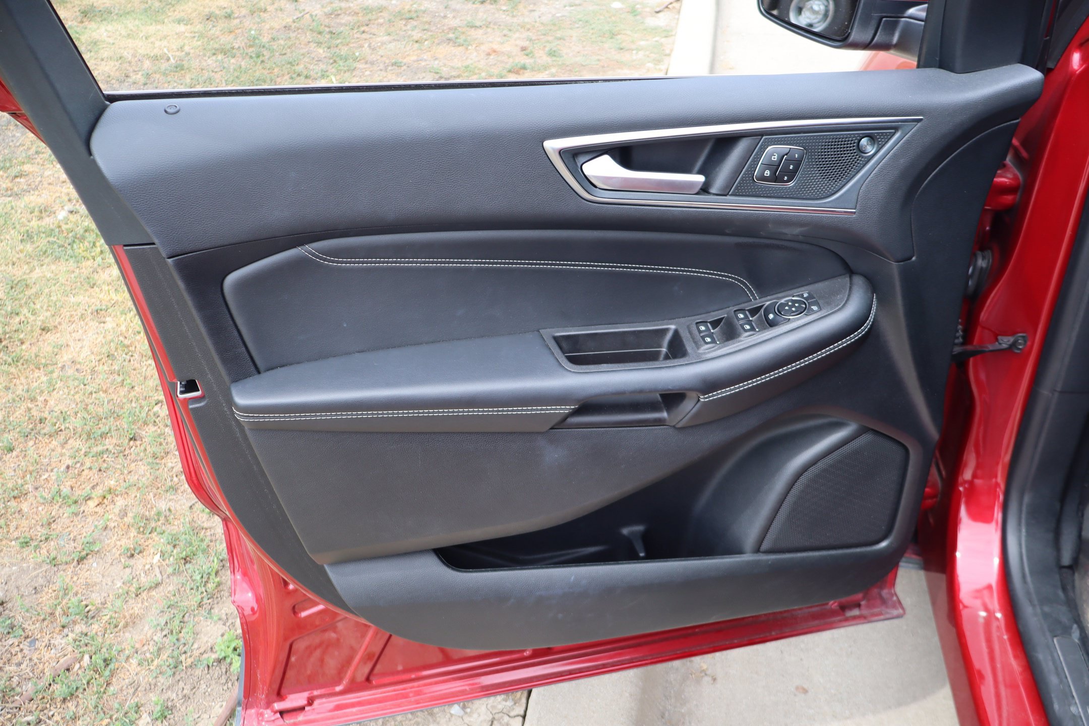Used 2024 Ford Edge Titanium AWD/4WD image 13