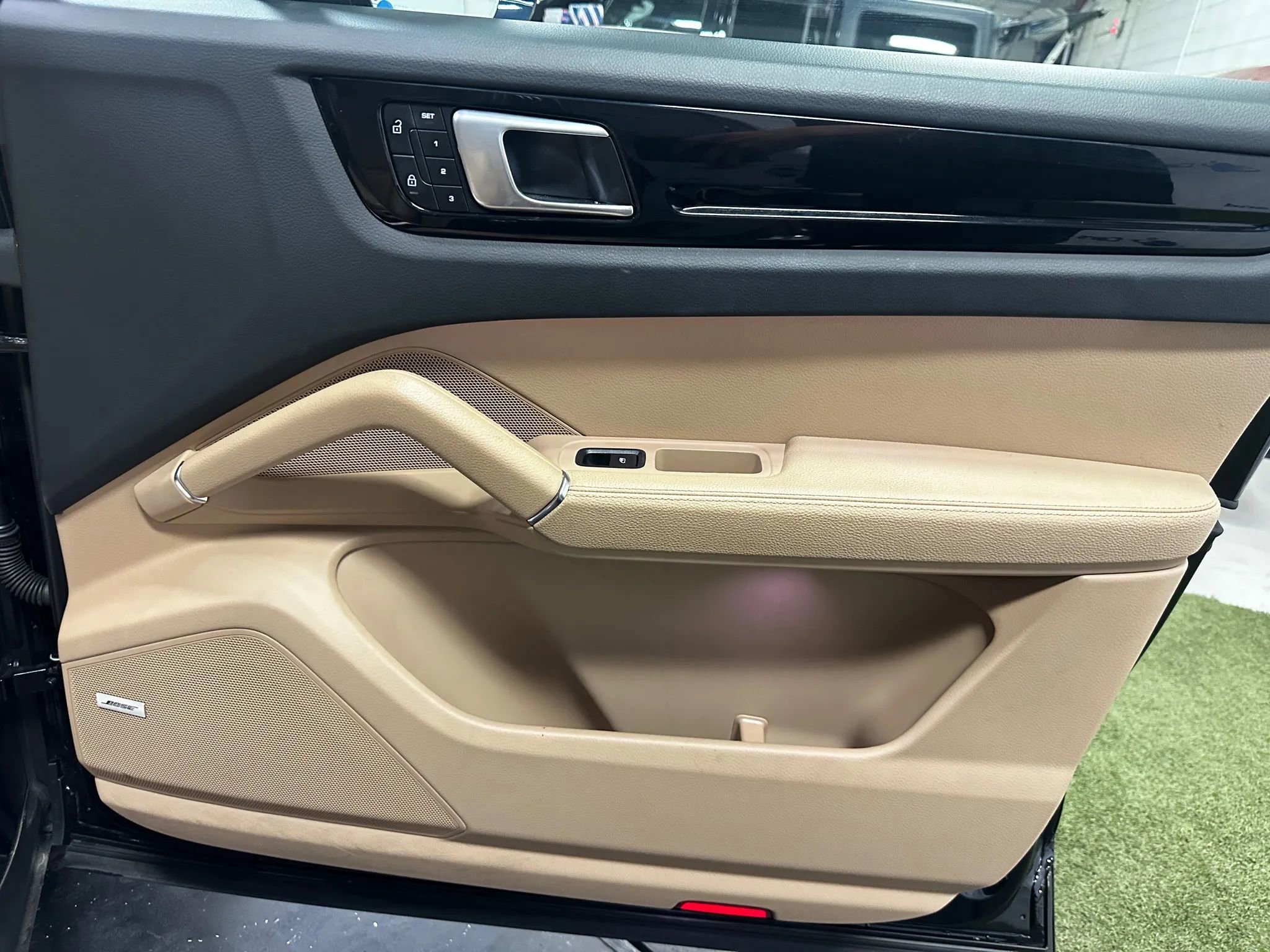 Used 2022 Porsche Cayenne Sport Utility 4D image 27