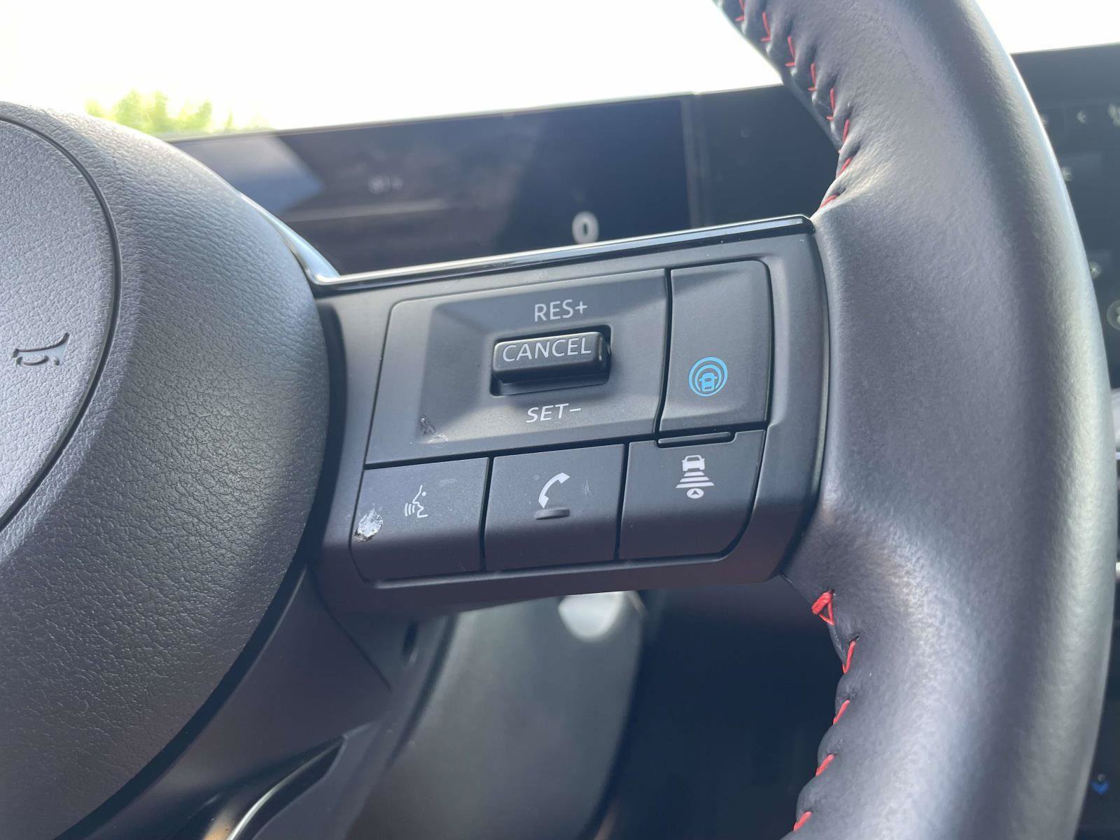 Used 2025 Nissan Kicks SR FWD image 8