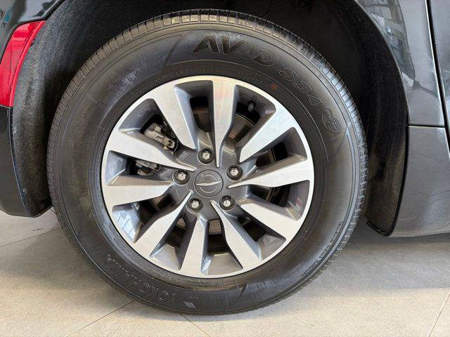 Certified 2023 Chrysler Pacifica Touring-L FWD image 21