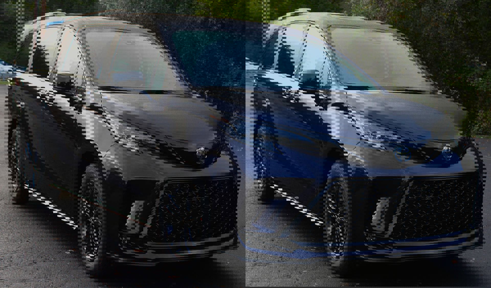 New 2025 Toyota Sienna XSE image 3