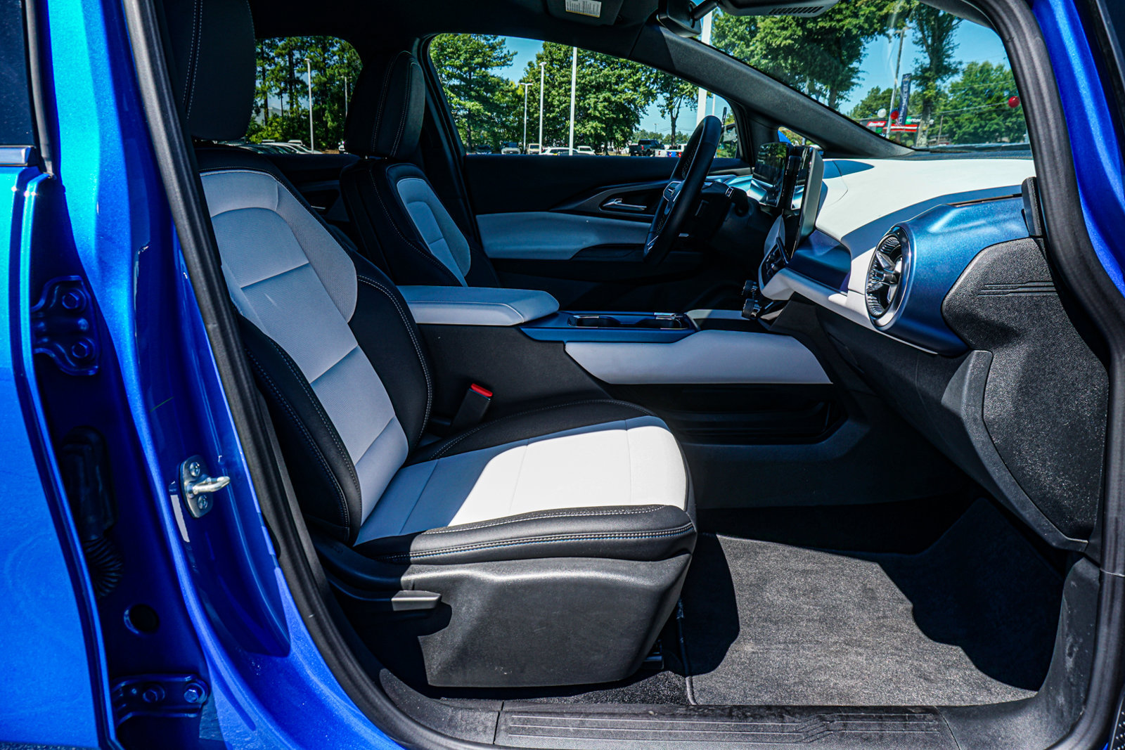 New 2026 Chevrolet Equinox EV LT FWD image 18