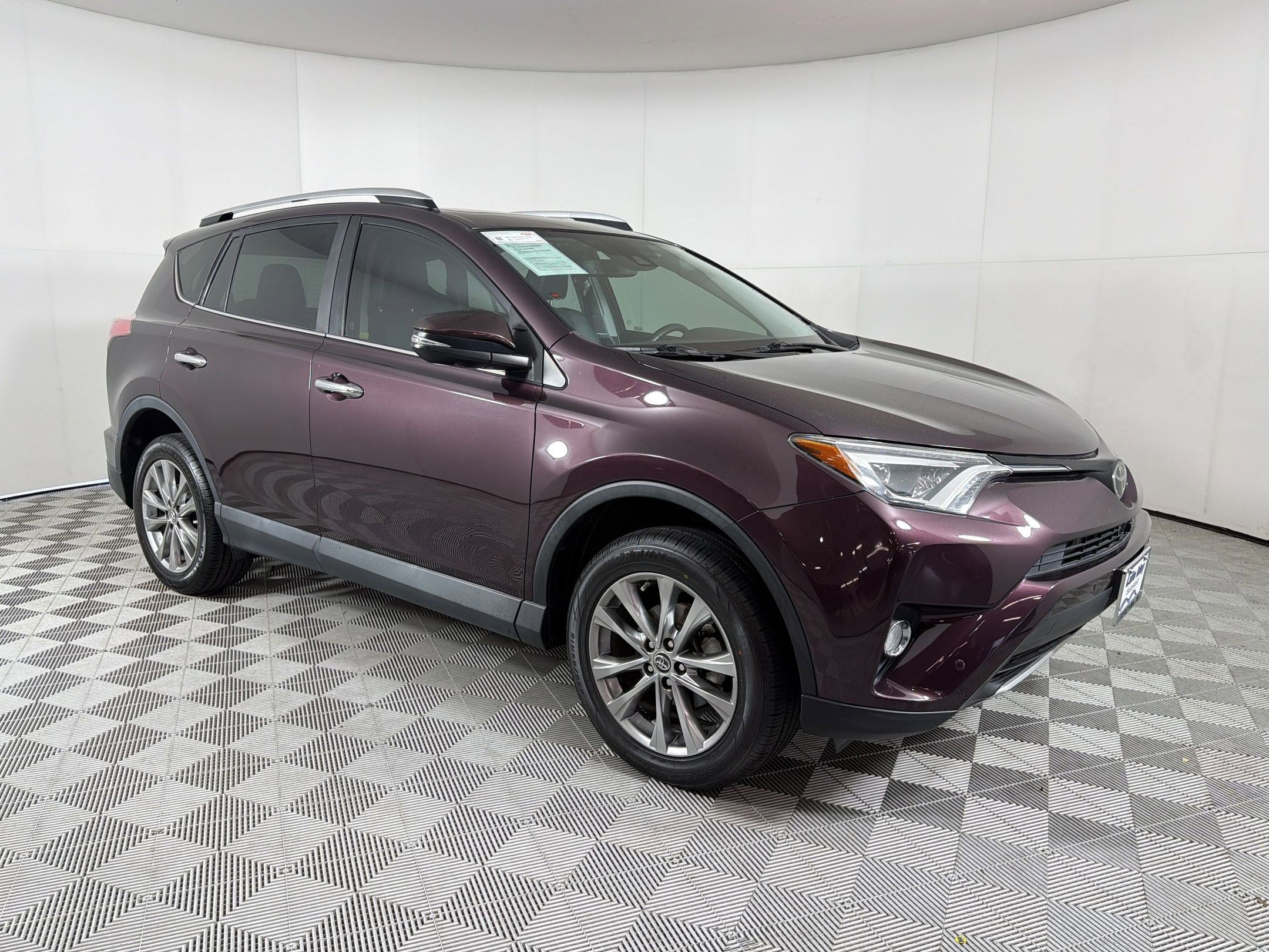 Used 2016 Toyota RAV4 Limited w/ Advanced Technology Package FWD image 7