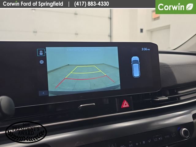 Used 2025 Kia Carnival FWD image 23