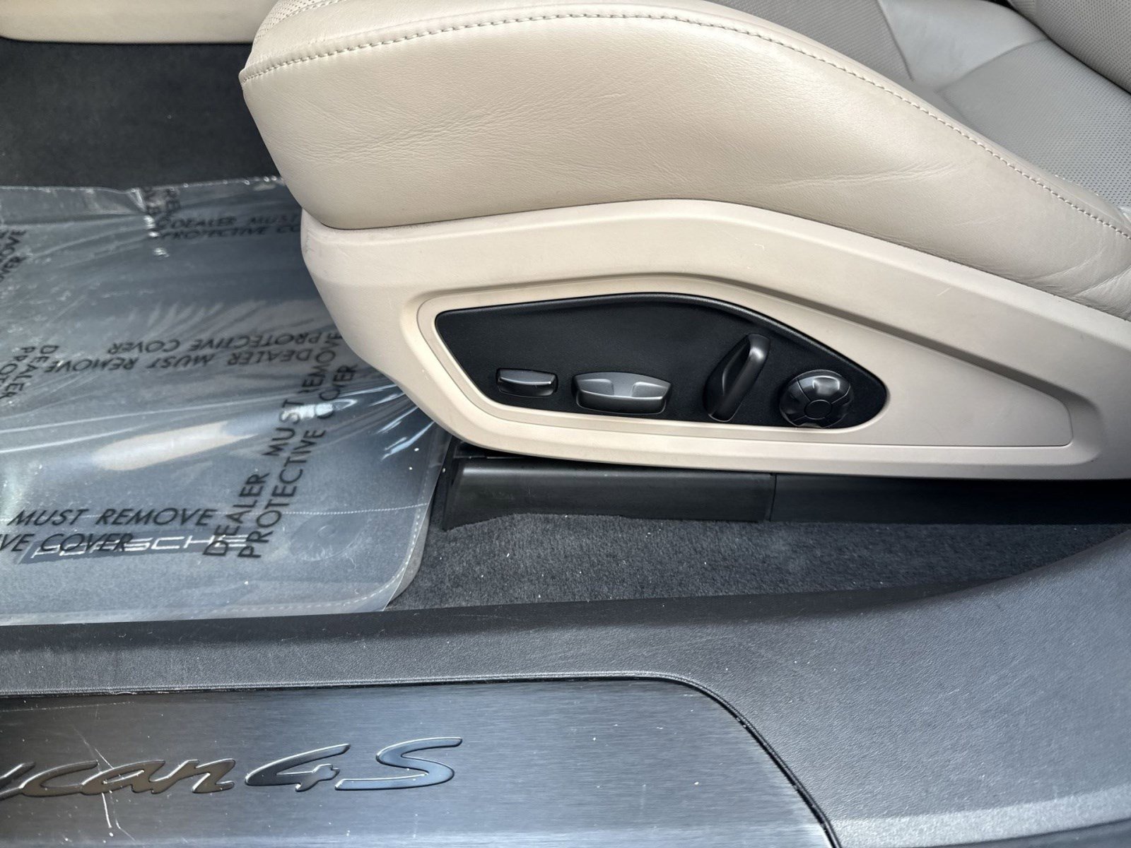 Used 2020 Porsche Taycan 4S image 14