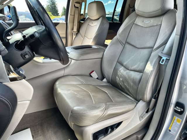 Used 2020 Cadillac Escalade ESV Luxury AWD/4WD image 14