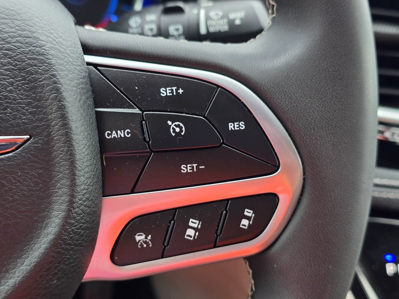 Used 2024 Chrysler Pacifica Limited FWD image 21