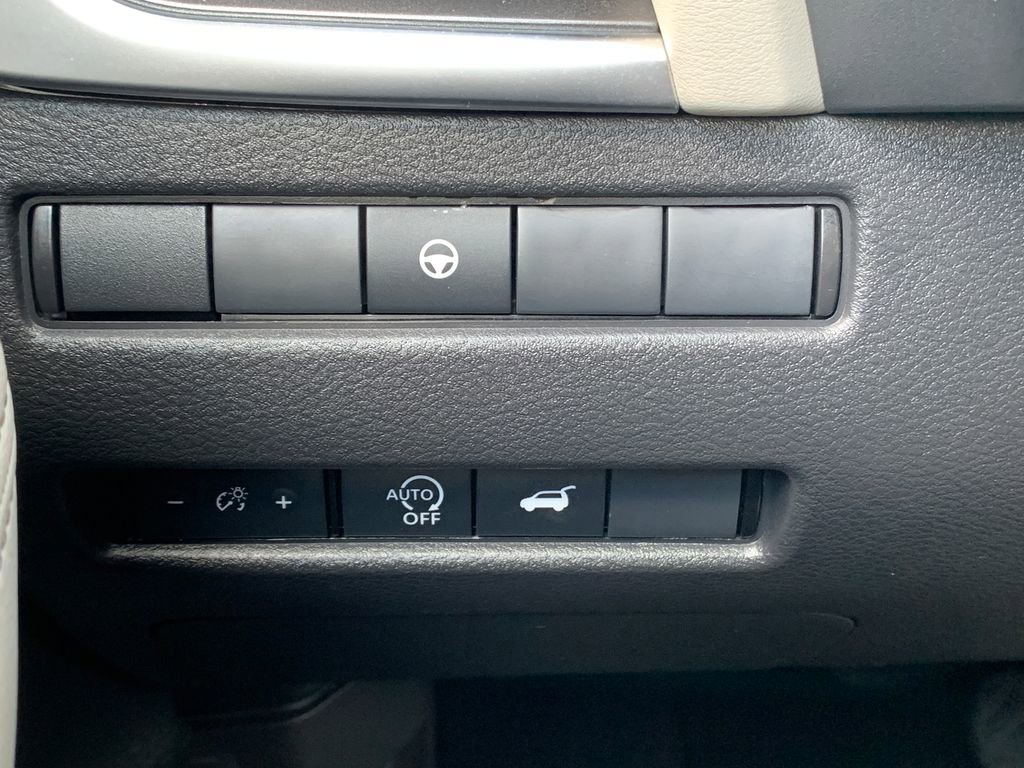 Used 2026 Nissan Rogue SV w/ SV Premium Package image 25