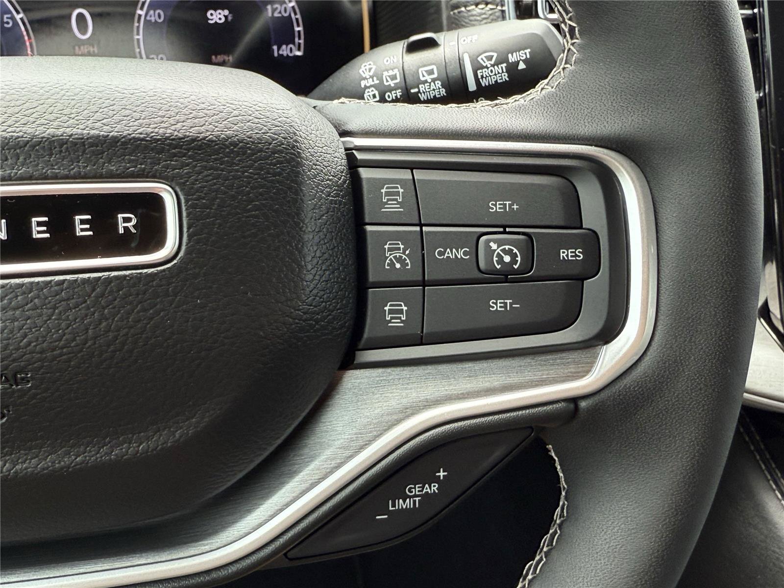 New 2025 Jeep Wagoneer L Series II AWD/4WD image 22