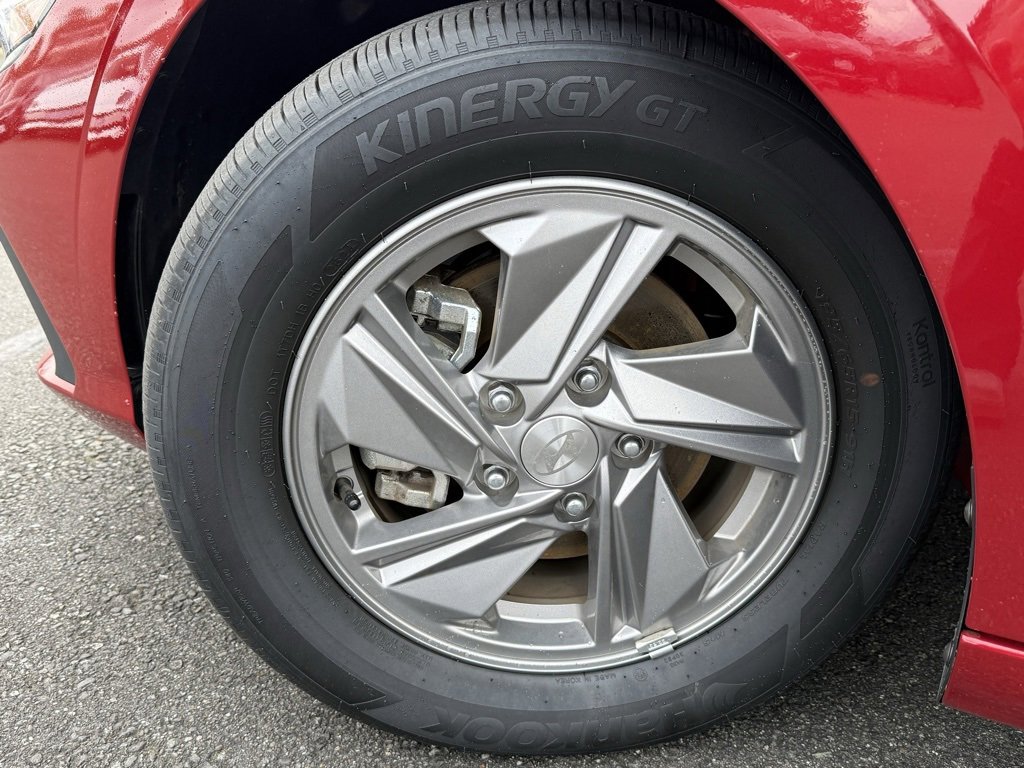 Certified 2025 Hyundai Elantra SE image 30