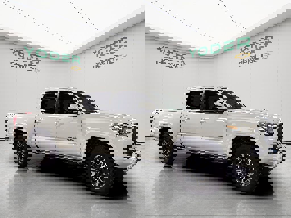 Used 2017 Toyota Tacoma TRD Sport w/ Tow Package image 3