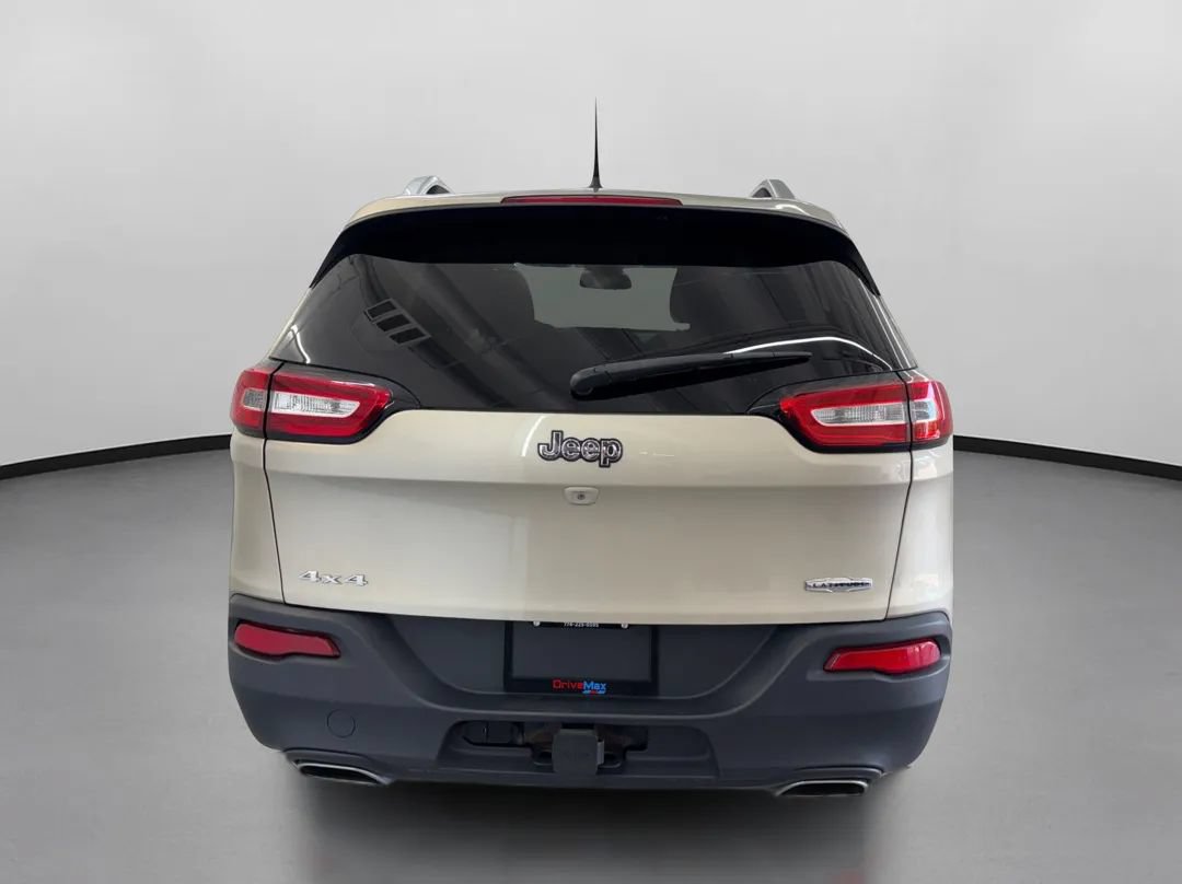 Used 2015 Jeep Cherokee Latitude w/ Cold Weather Group AWD/4WD image 8