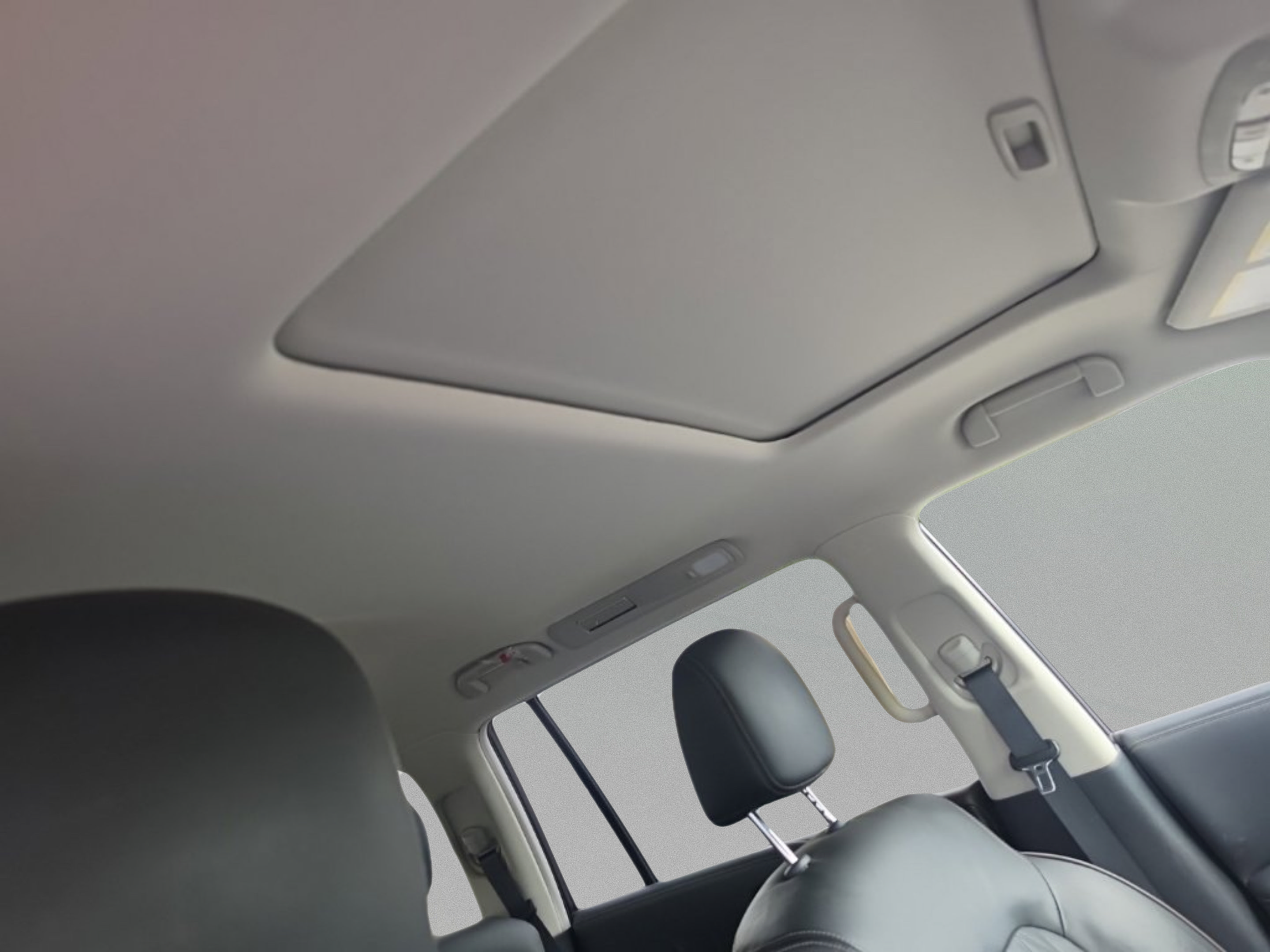 Used 2024 Nissan Armada Platinum w/ Captain's Chairs Package RWD image 30