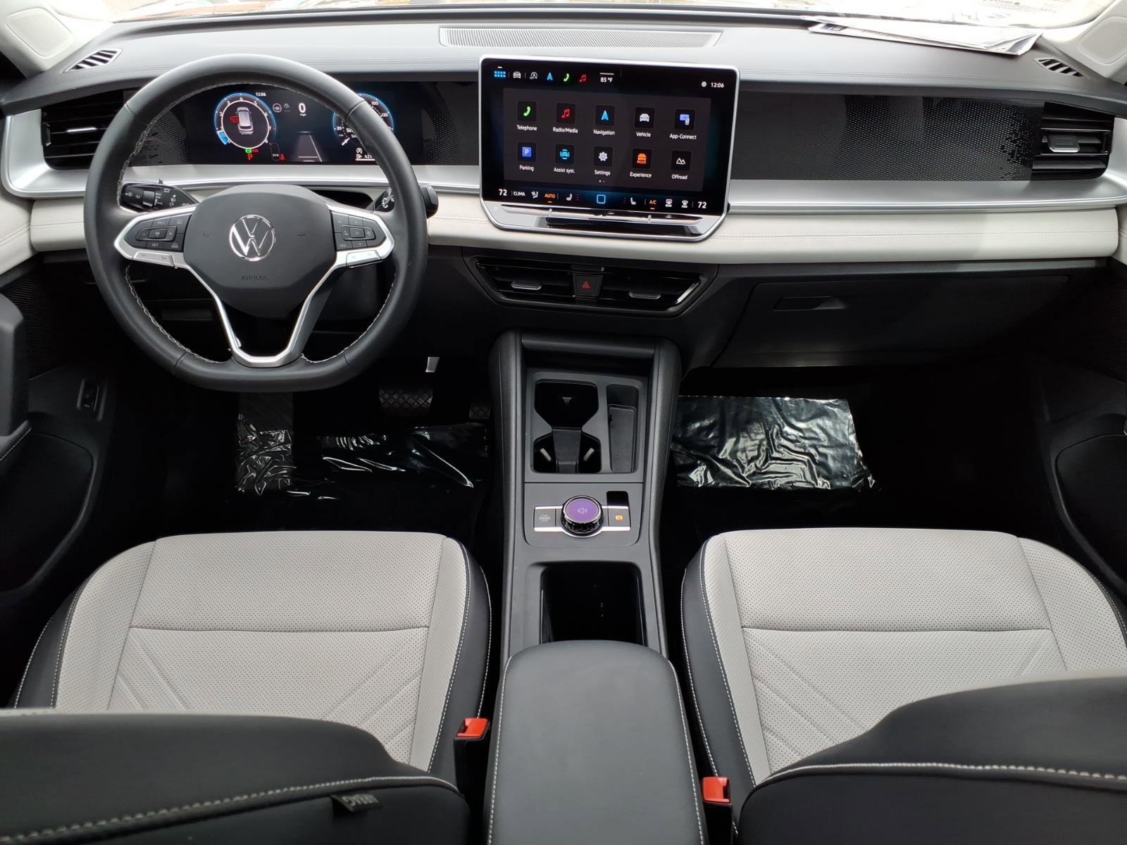 Certified 2025 Volkswagen Tiguan SE AWD/4WD image 23