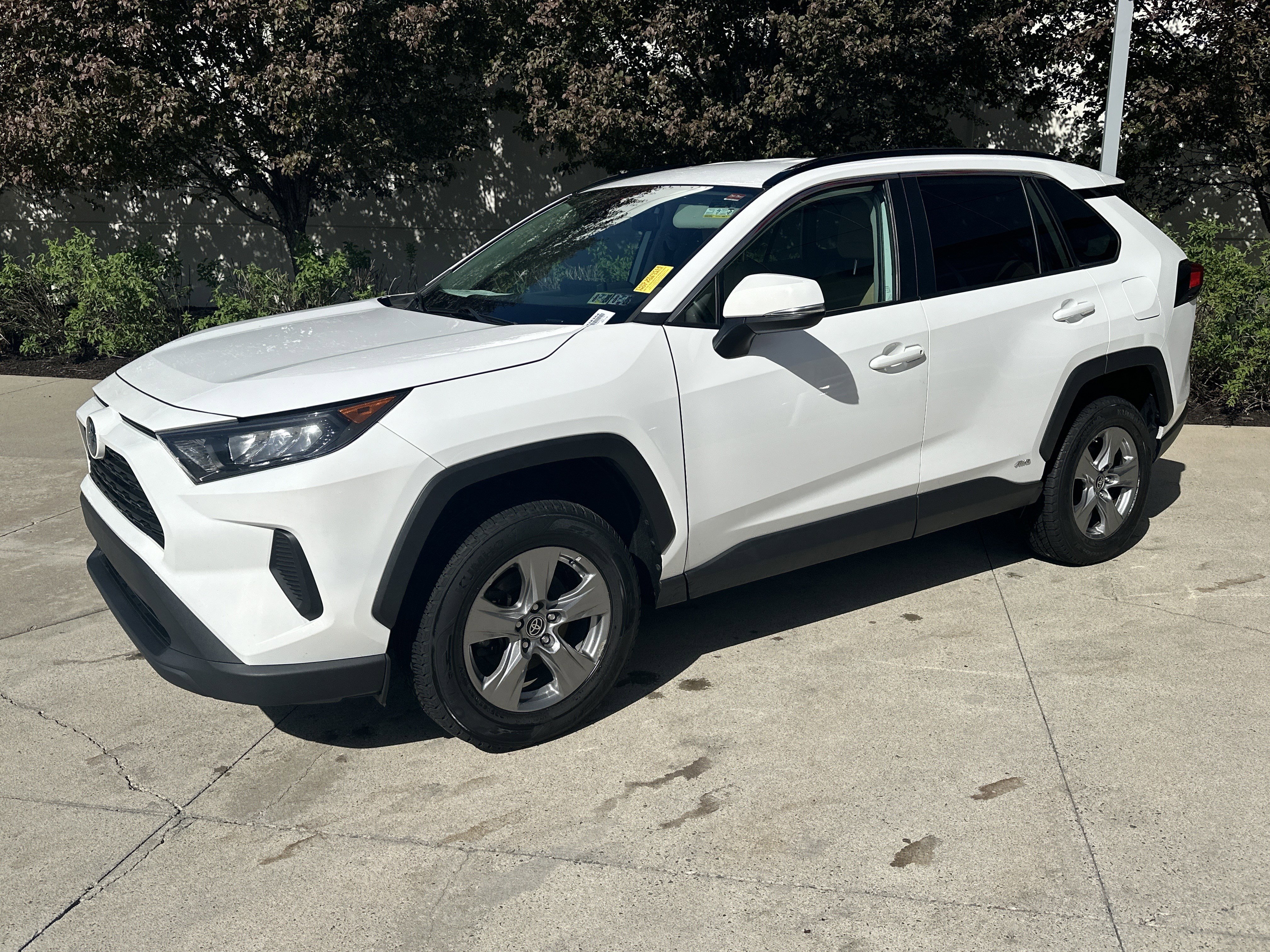 Used 2022 Toyota RAV4 LE AWD/4WD image 5