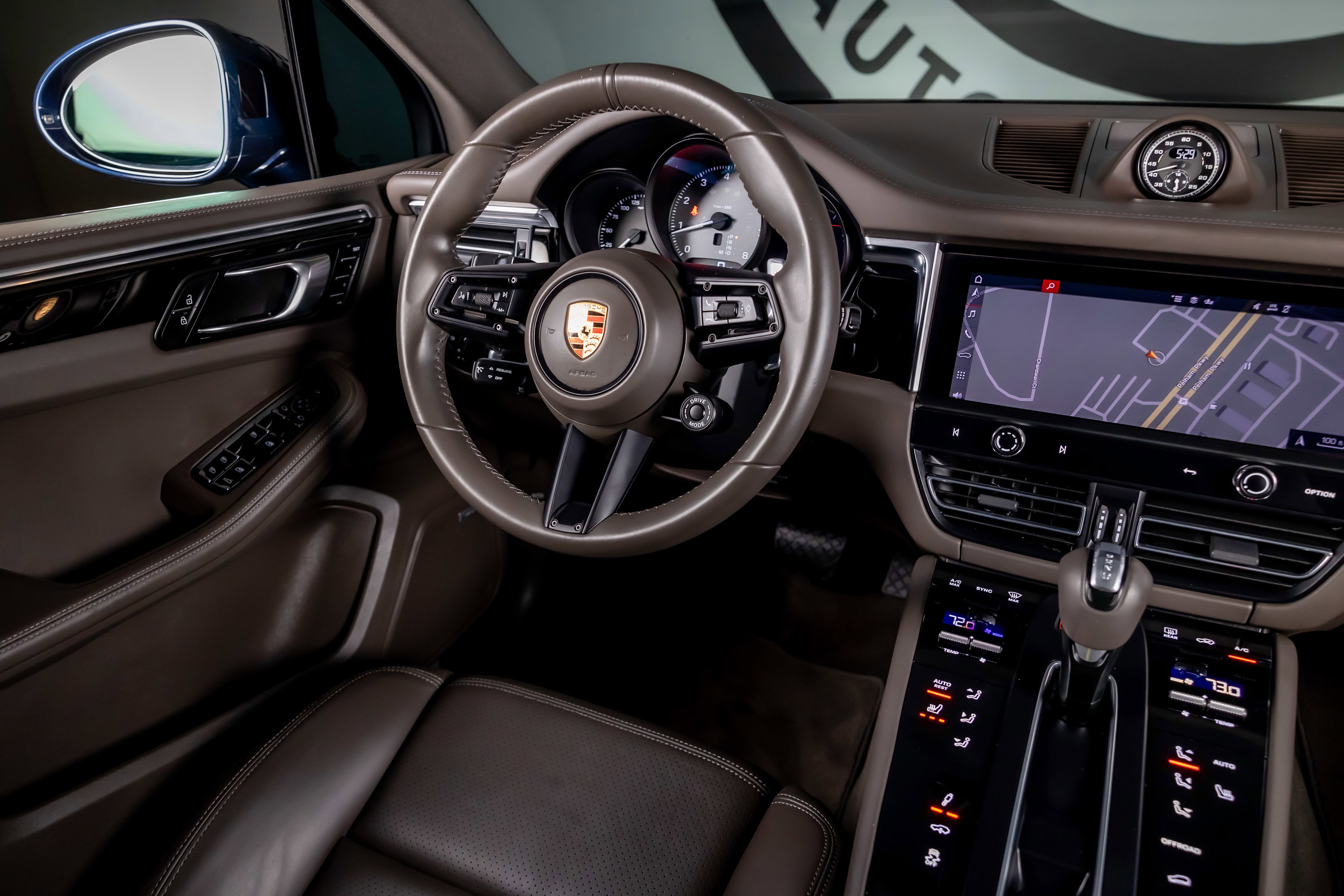 Used 2022 Porsche Macan S AWD/4WD image 6