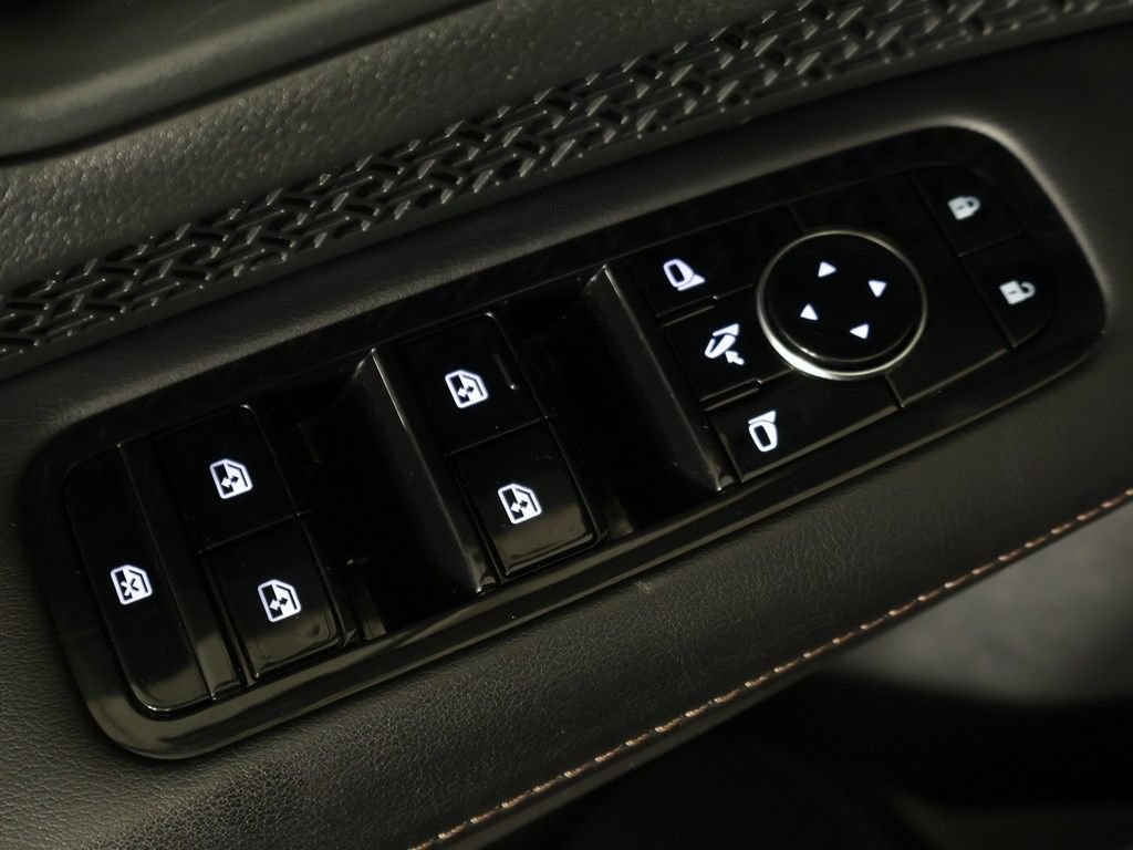 Used 2024 Nissan Ariya AWD image 43