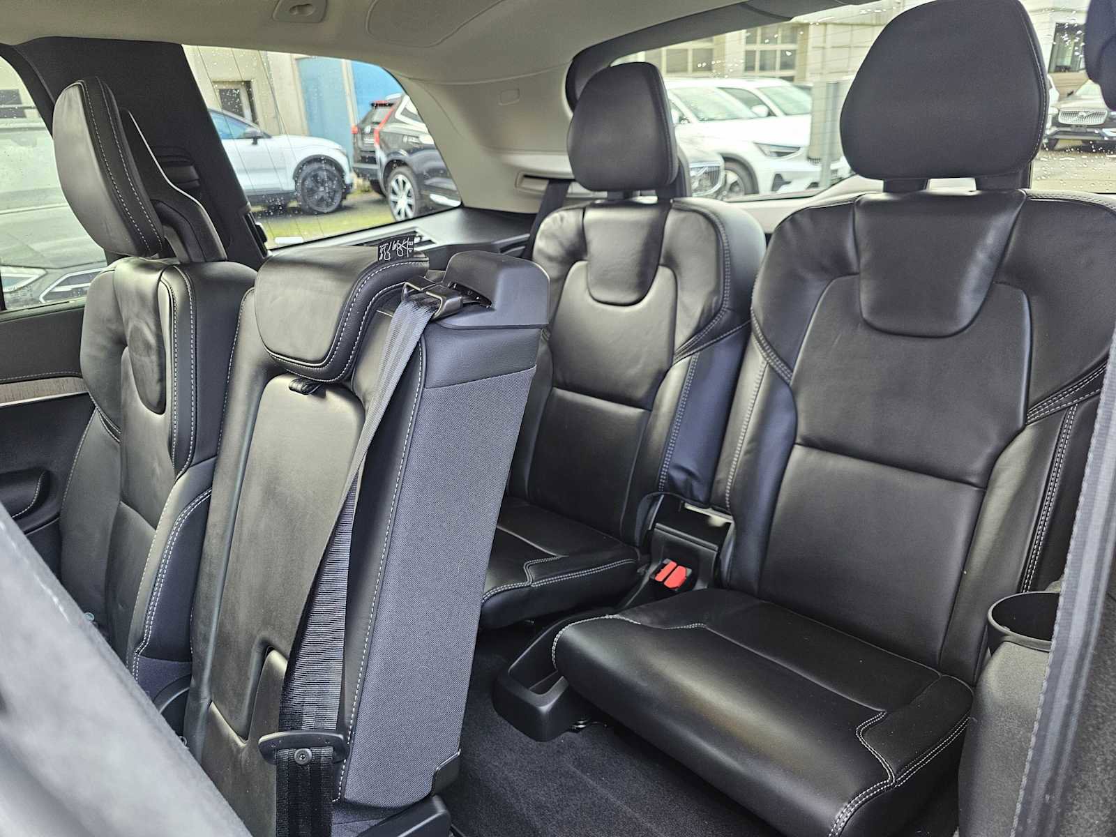 Certified 2024 Volvo XC90 B6 Ultimate w/ Protection Package Premier image 28