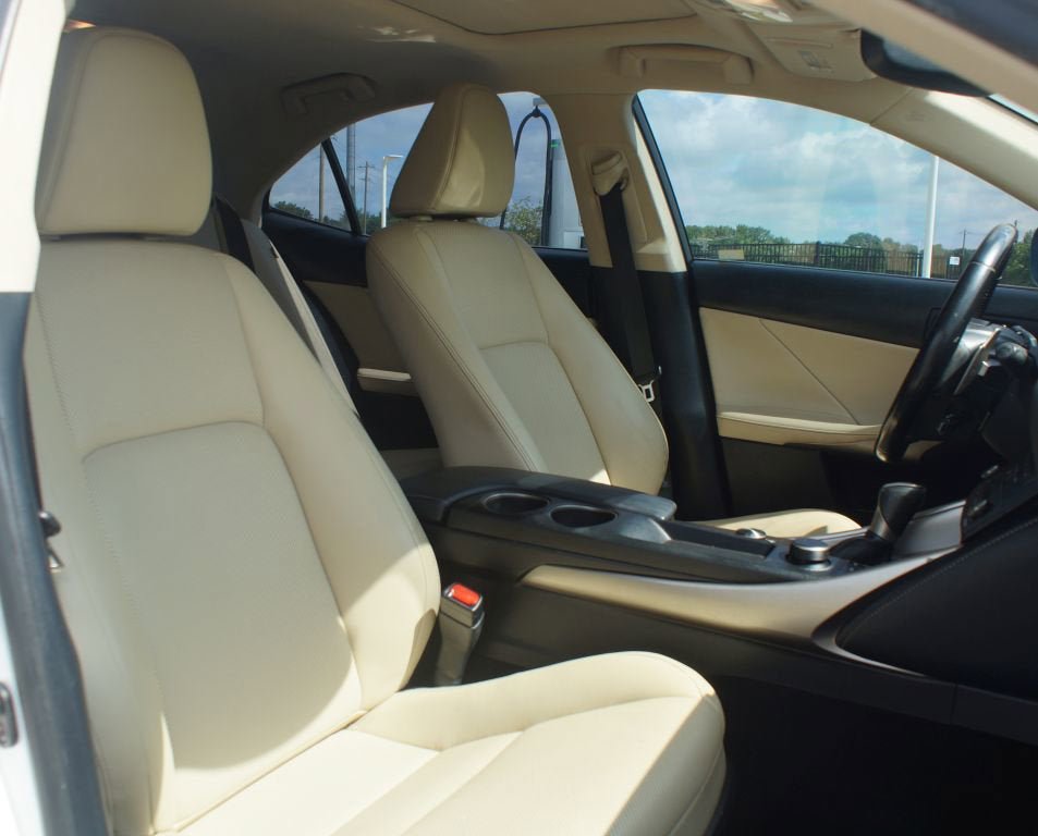 Used 2016 Lexus IS 200t RWD image 21