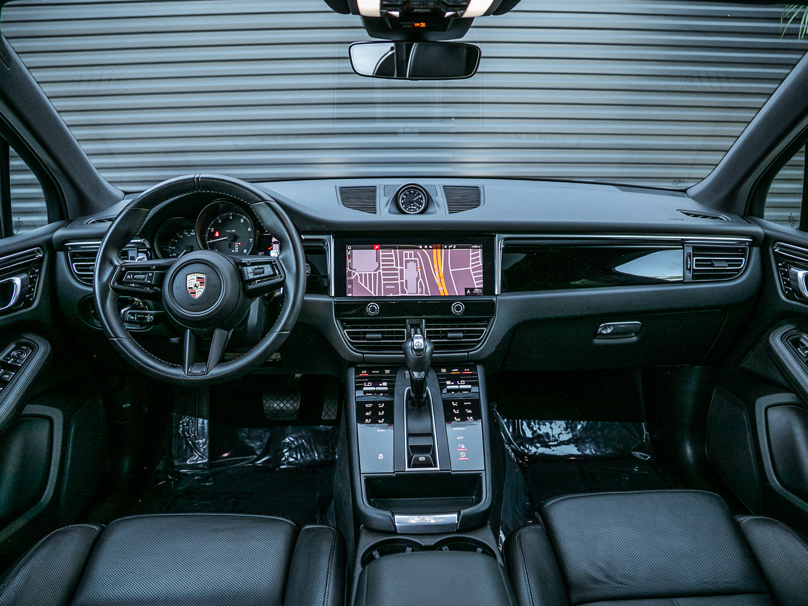 Certified 2023 Porsche Macan AWD/4WD image 12