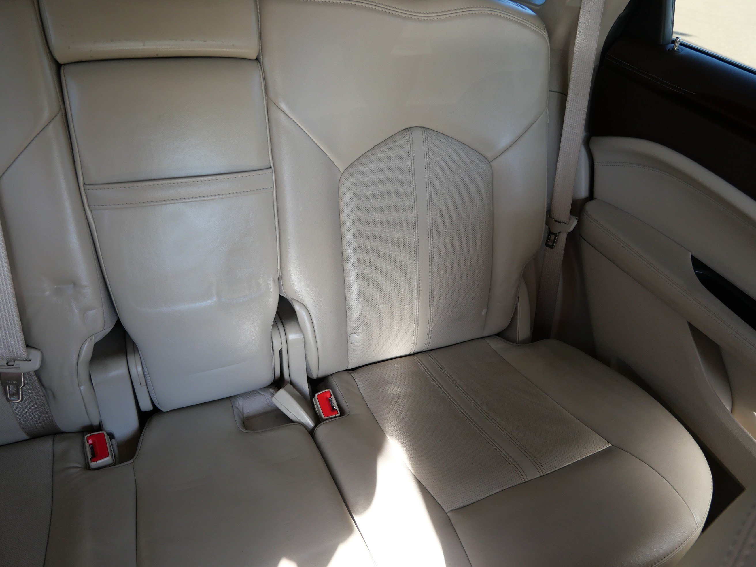 Used 2015 Cadillac SRX Luxury w/ Driver Awareness Package FWD image 14