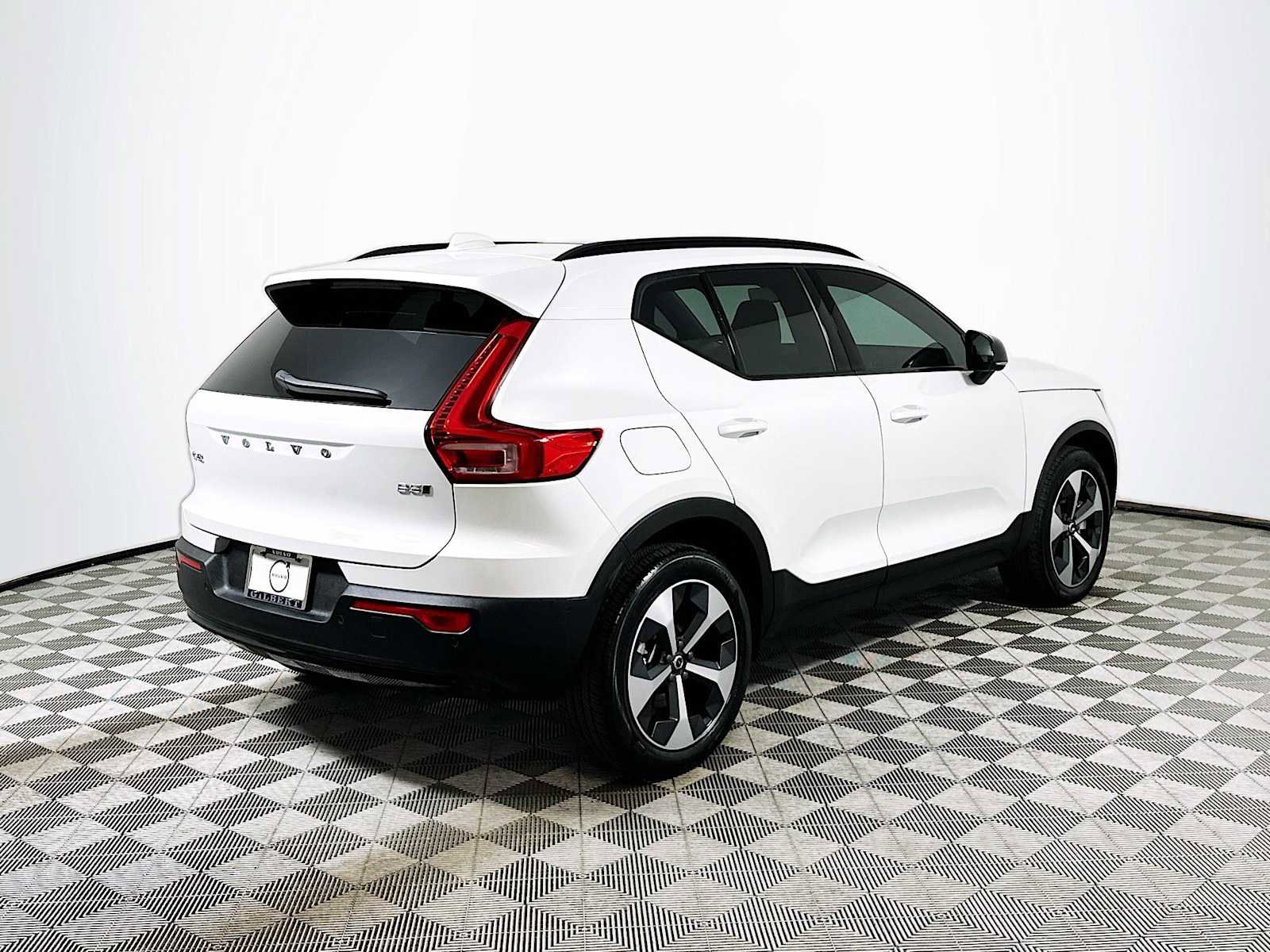Used 2025 Volvo XC40 B5 Plus w/ Protection Package Premier image 7